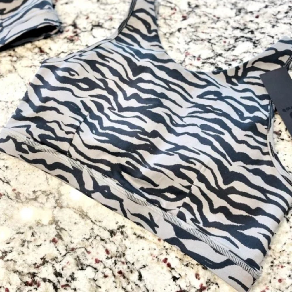 Mono B Sports Bra Double Strap Back Animal Print Gray & Black LARGE - Picture 8 of 12